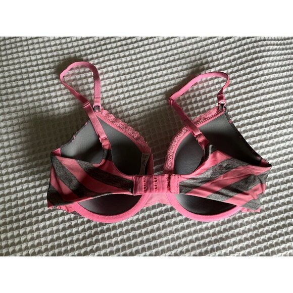 Victoria’s Secret Bra - Picture 2 of 4